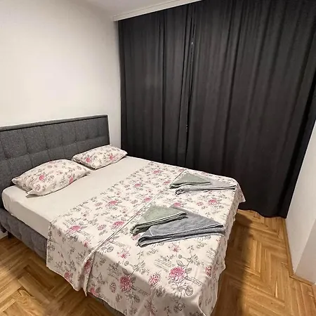 S&v 3 Istocno Sarajevo Sa Jacuzzi Lux Hilandarska Centar Apartment